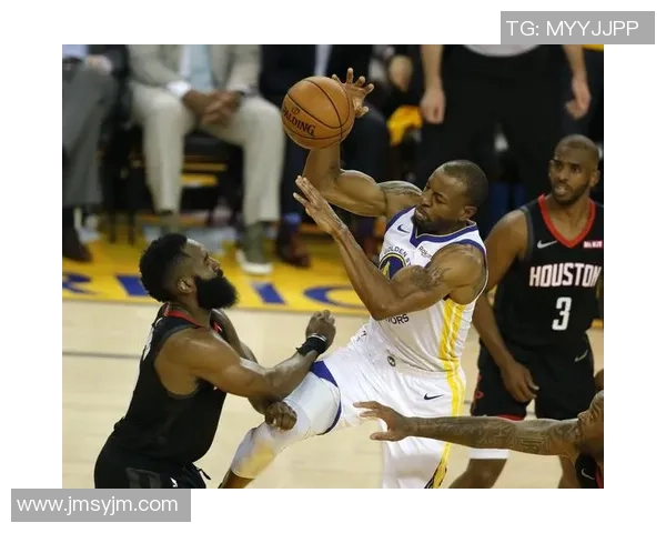 勇士在季后赛激战中以3比2战胜火箭展现强大实力与团队默契