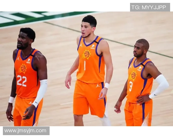 德文布克领衔太阳队重塑辉煌展现超凡篮球才华与领导力 德文布克领衔太阳队重塑辉煌展现超凡篮球才华与领导力