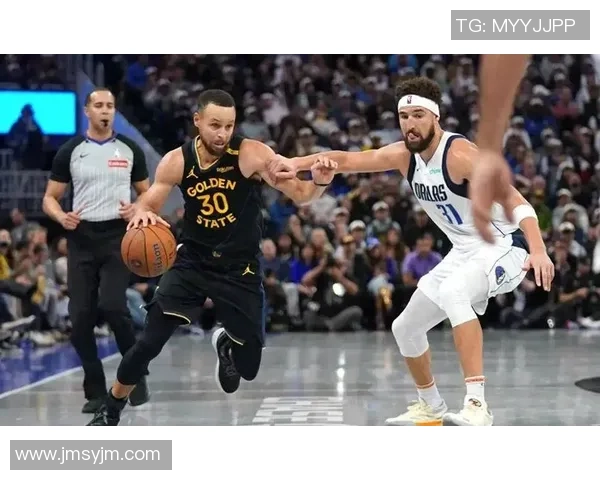 德雷蒙德格林:勇士队的防守核心与领袖风范解析 德雷蒙德格林:勇士队的防守核心与领袖风范解析